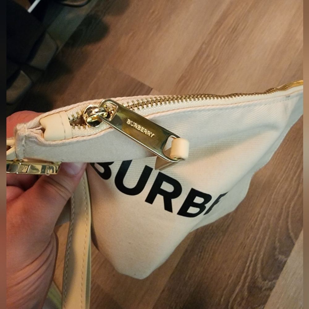 Burberry Beige Clutch/ Perfume/cosmetics - Picture 5 of 6